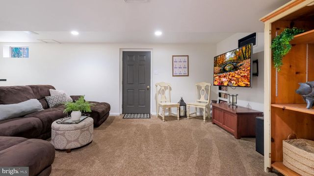 20 ENDSLOW LN, Perkasie, PA 18944
