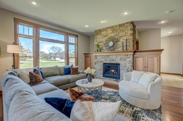 2637 Cottage Grove Place, Woodbury, MN 55129