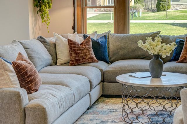 2637 Cottage Grove Place, Woodbury, MN 55129
