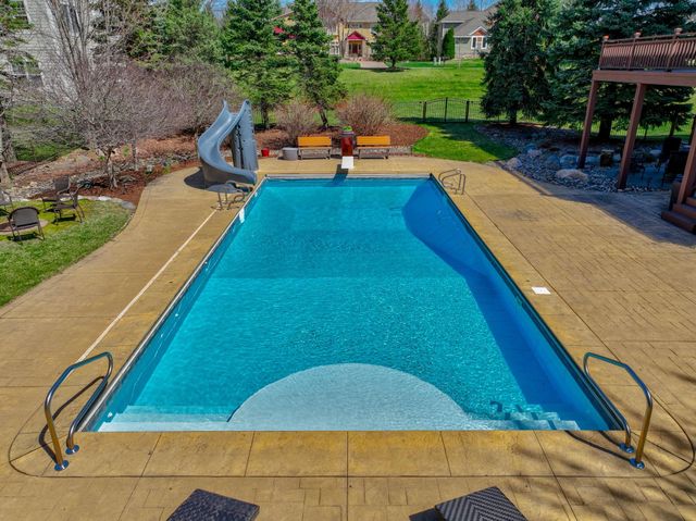 2637 Cottage Grove Place, Woodbury, MN 55129
