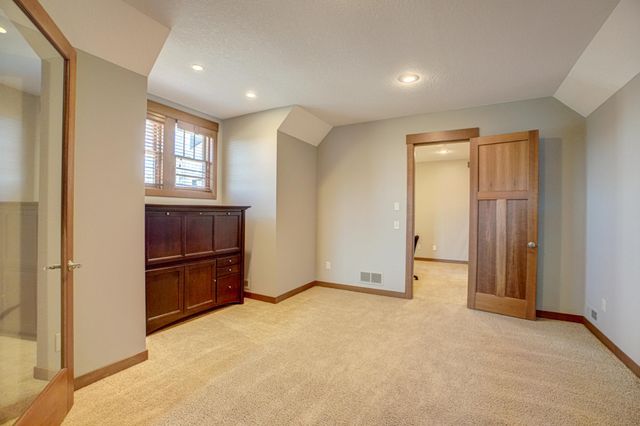 2637 Cottage Grove Place, Woodbury, MN 55129