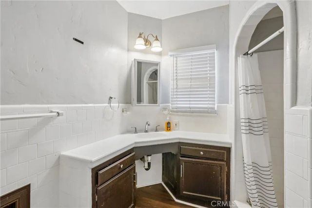 8319 S Van Ness Avenue, Inglewood, CA 90305