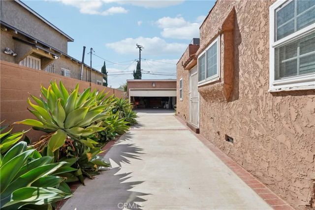 8319 S Van Ness Avenue, Inglewood, CA 90305