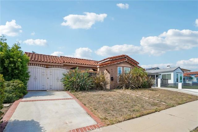 8319 S Van Ness Avenue, Inglewood, CA 90305
