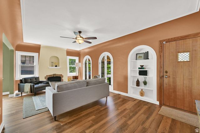 929 S GREENWOOD TERRACE, Salt Lake City, UT 84105