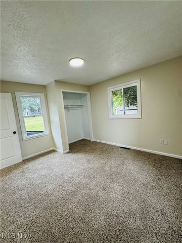 1233 Woodland Avenue, Alliance, OH 44601