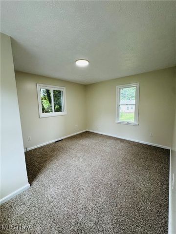 1233 Woodland Avenue, Alliance, OH 44601