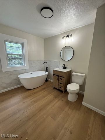 1233 Woodland Avenue, Alliance, OH 44601