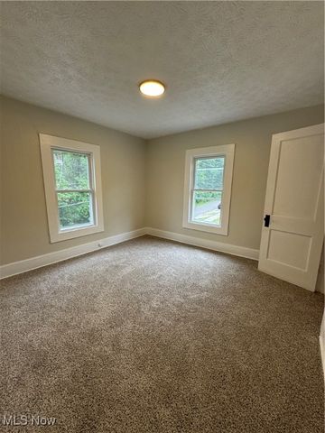 1233 Woodland Avenue, Alliance, OH 44601