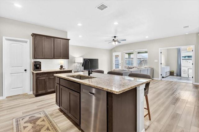 7921 Rancho Vista Boulevard W, Corpus Christi, TX 78414