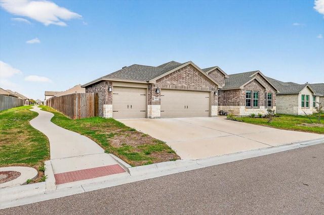 7921 Rancho Vista Boulevard W, Corpus Christi, TX 78414