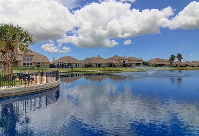 7921 Rancho Vista Boulevard W, Corpus Christi, TX 78414