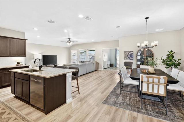 7921 Rancho Vista Boulevard W, Corpus Christi, TX 78414