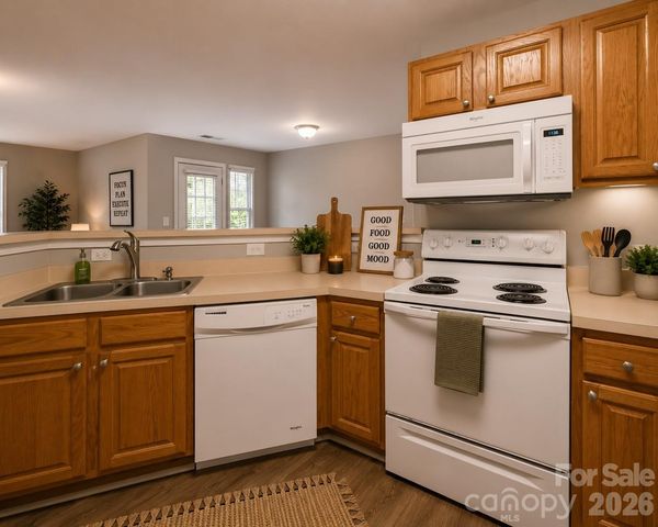 9810 Campus Walk Lane H, Charlotte, NC 28262