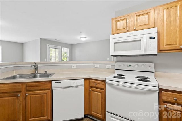 9810 Campus Walk Lane H, Charlotte, NC 28262