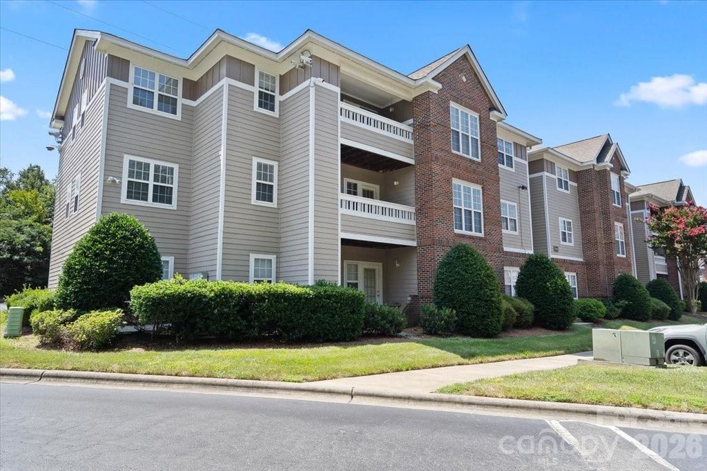 9810 Campus Walk Lane H, Charlotte, NC 28262