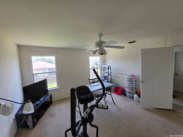10220 CRYSTAL VW, Universal City, TX 78148
