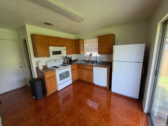 10220 CRYSTAL VW, Universal City, TX 78148