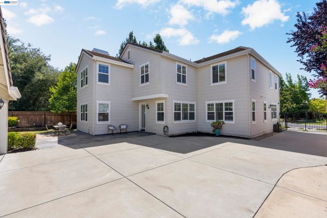 5698 Carnegie Way, Livermore, CA 94550