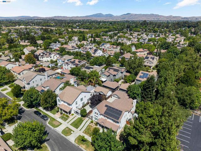 5698 Carnegie Way, Livermore, CA 94550
