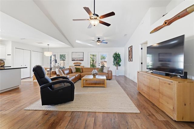 1002 VENTANA DRIVE, Sun City Center, FL 33573