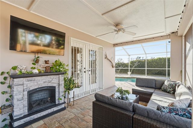 1002 VENTANA DRIVE, Sun City Center, FL 33573