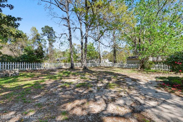 8826 Kipapa Way, Diamondhead, MS 39525