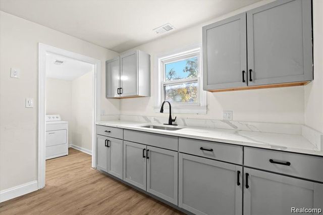 24266 Eureka Avenue, Warren, MI 48091