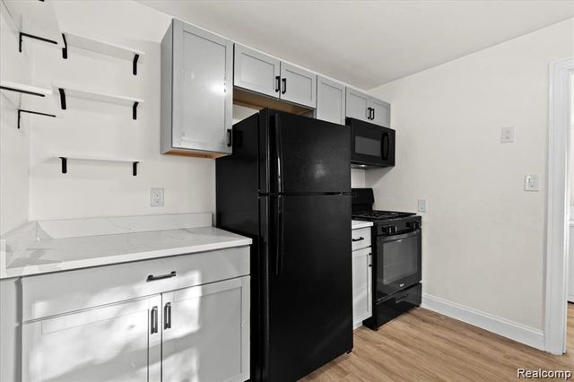 24266 Eureka Avenue, Warren, MI 48091