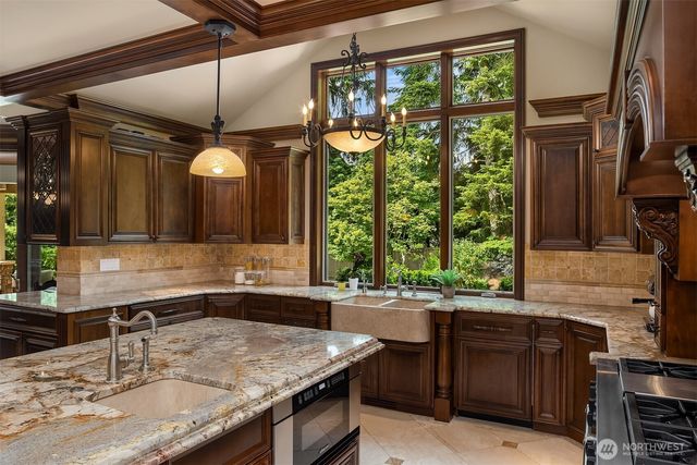 20450 NE 71st Street, Redmond, WA 98053