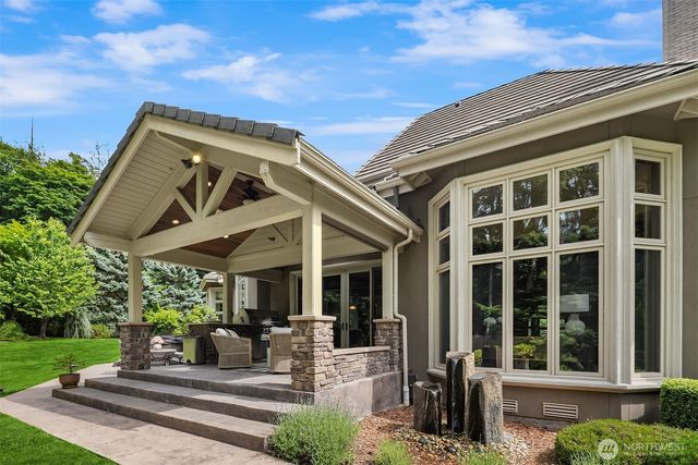 20450 NE 71st Street, Redmond, WA 98053