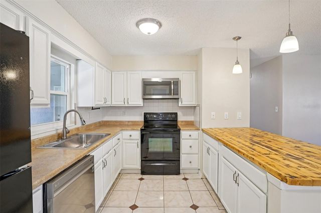 501 DORA AVENUE, Tavares, FL 32778