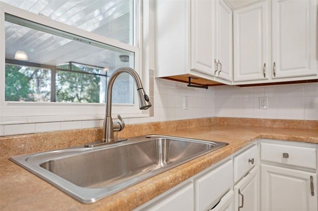 501 DORA AVENUE, Tavares, FL 32778