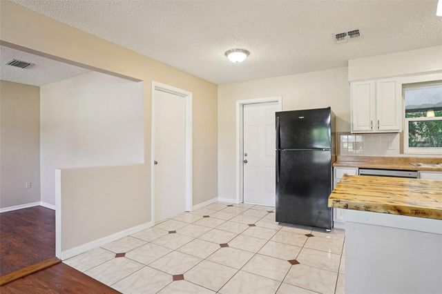 501 DORA AVENUE, Tavares, FL 32778