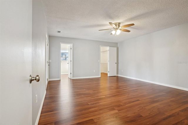 501 DORA AVENUE, Tavares, FL 32778