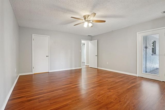 501 DORA AVENUE, Tavares, FL 32778