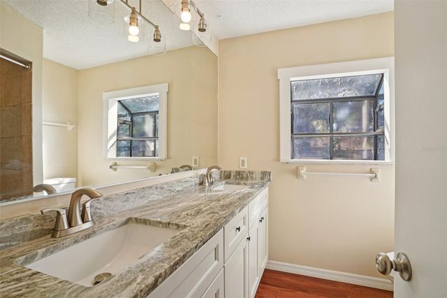 501 DORA AVENUE, Tavares, FL 32778