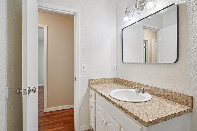 501 DORA AVENUE, Tavares, FL 32778