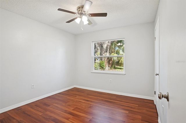 501 DORA AVENUE, Tavares, FL 32778