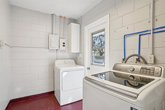 501 DORA AVENUE, Tavares, FL 32778