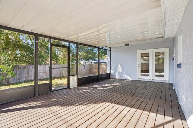 501 DORA AVENUE, Tavares, FL 32778