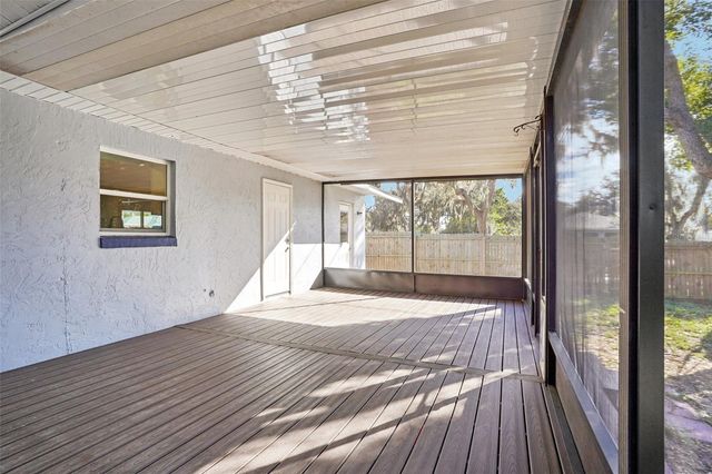 501 DORA AVENUE, Tavares, FL 32778