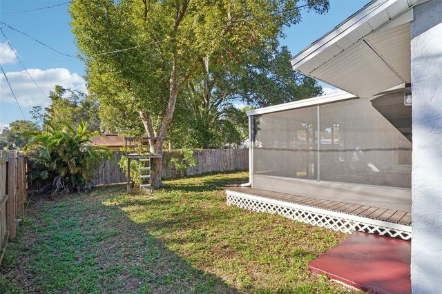 501 DORA AVENUE, Tavares, FL 32778