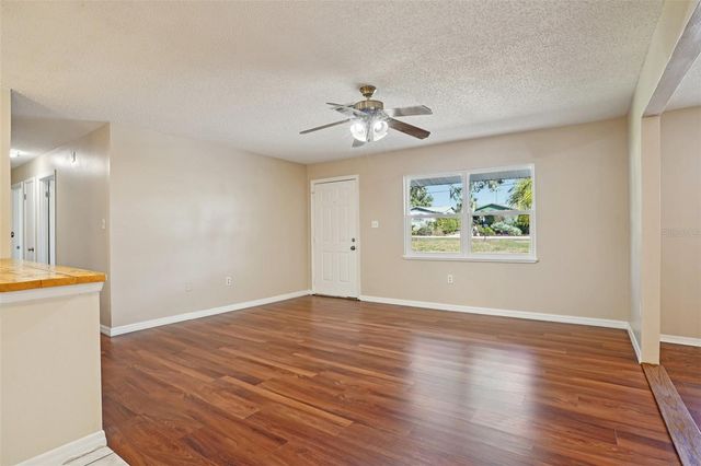 501 DORA AVENUE, Tavares, FL 32778