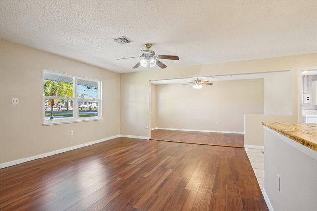 501 DORA AVENUE, Tavares, FL 32778