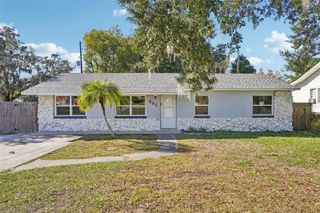 501 DORA AVENUE, Tavares, FL 32778