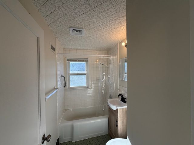 32 Glenellen Rd 2, Boston, MA 02132