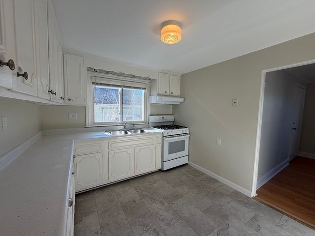 32 Glenellen Rd 2, Boston, MA 02132
