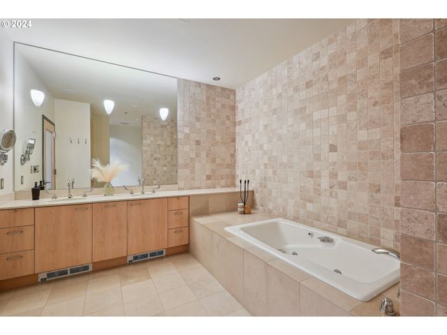 420 Nw 11TH Ave 1206, Portland, OR 97209