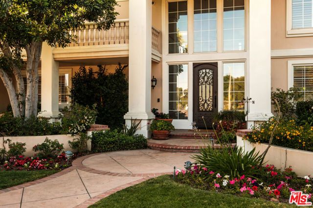 17422 Gresham Street, Northridge (los Angeles), CA 91325